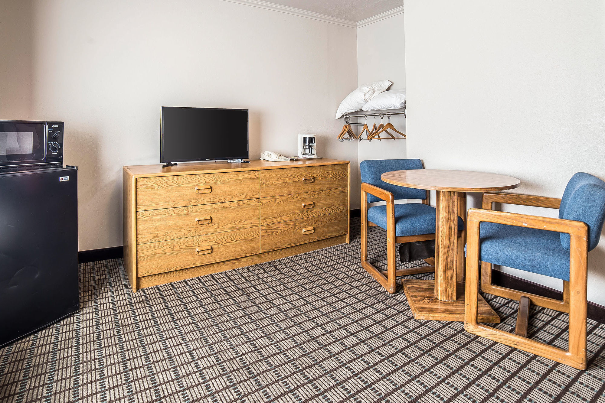 Econo Lodge Inn & Suites Logan Værelse billede