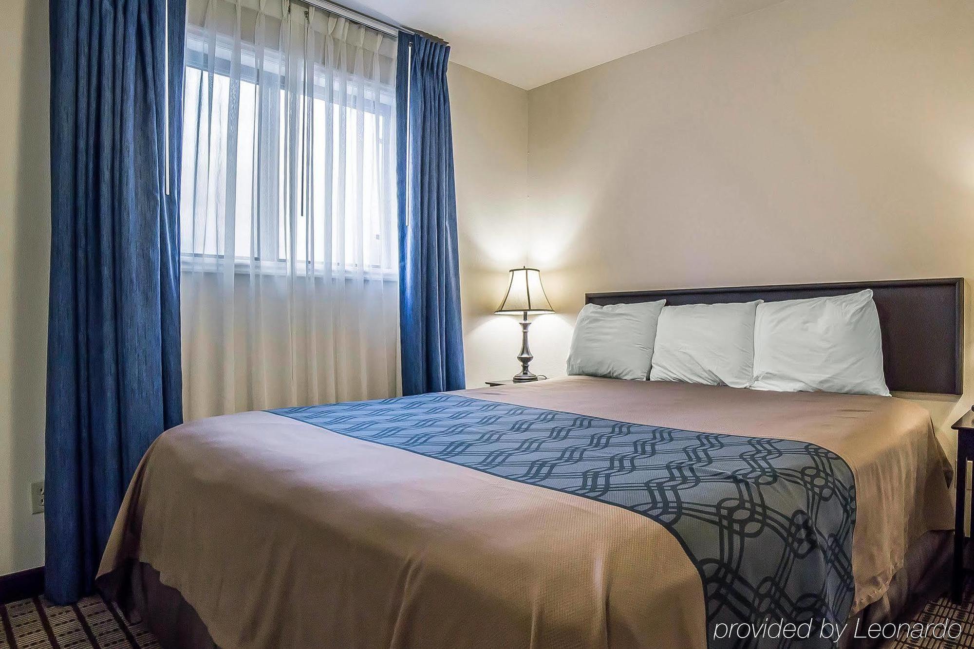 Econo Lodge Inn & Suites Logan Eksteriør billede