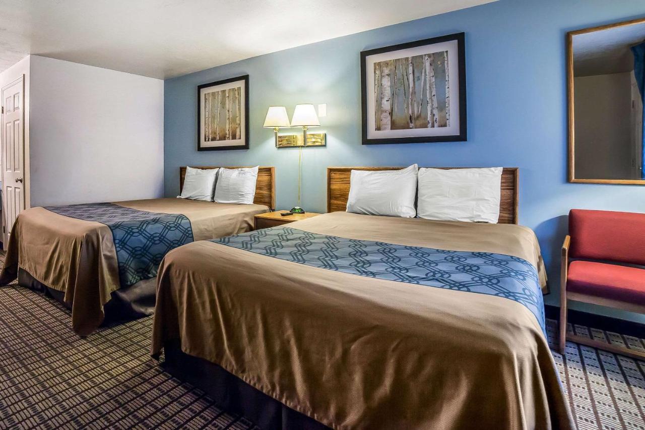 Econo Lodge Inn & Suites Logan Eksteriør billede