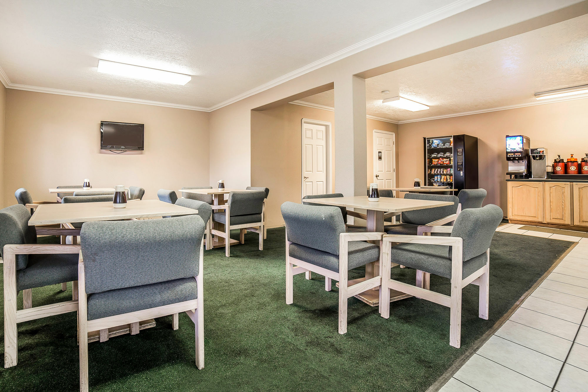 Econo Lodge Inn & Suites Logan Eksteriør billede