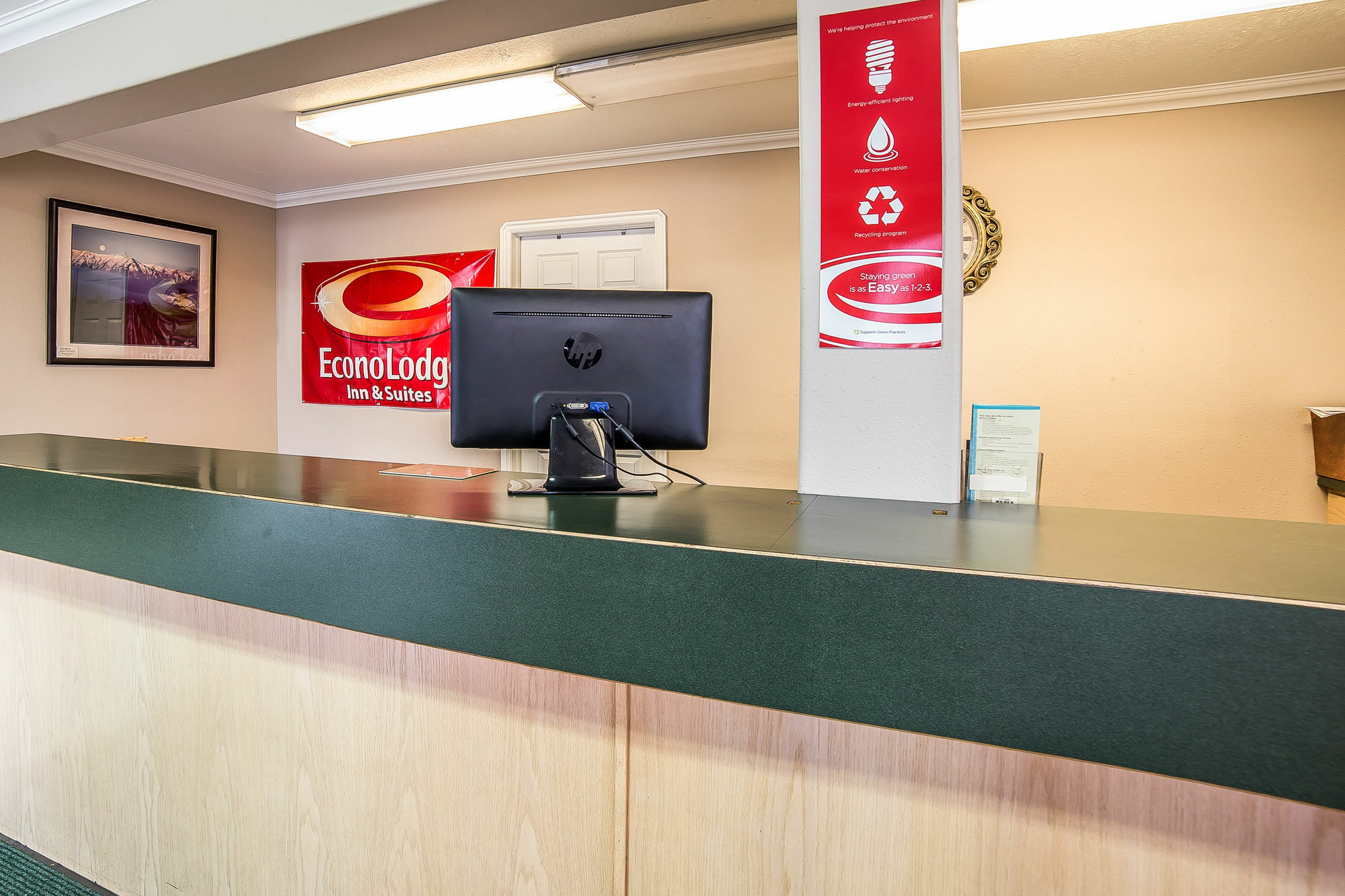 Econo Lodge Inn & Suites Logan Eksteriør billede