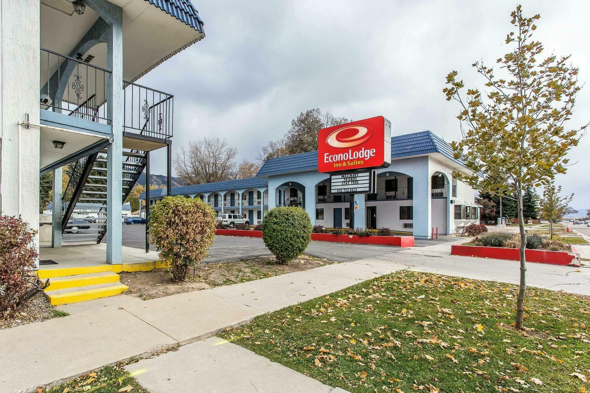 Econo Lodge Inn & Suites Logan Eksteriør billede